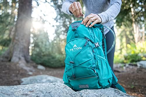 Teton Oasis Hydration Backpack – Lightweight Water Pack with Bladder for Hiking, Running, Cycling, Biking – 18L/22L Sizes – Sewn-in Rain Cover – Fits Men and Women