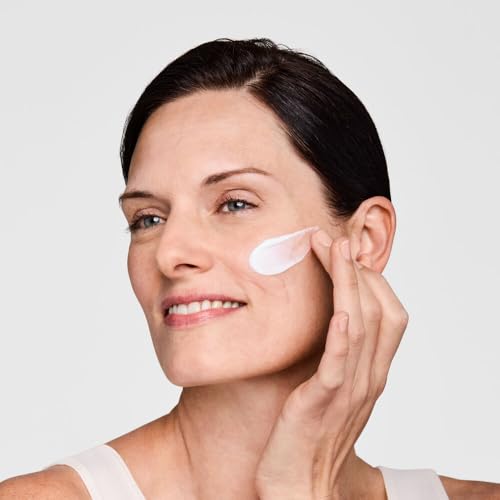 Estée Lauder DayWear Multi-Protection Anti-Oxidant 24H-Moisture Cream SPF 15 Anti-Aging Moisturizer for Dry Skin, 1.7 Ounce