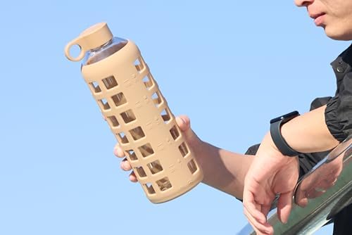 purifyou 40/32/22/12 oz Borosilicate Glass Water Bottles with Volume Markers, Silicone Sleeve, Stainless Steel Lid, Reusable Bottle for Water, Juice, Gym, and Fridge Storage (22oz Hazelnut)