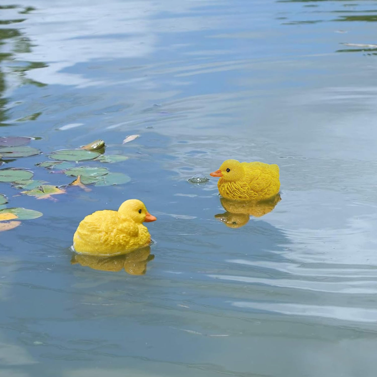Juliahestia Pool Decorations Outdoor Duck Statue – Small Floating Pond Decor for Garden Outside Lawn Ornament Duckling Figurine Float Decorations