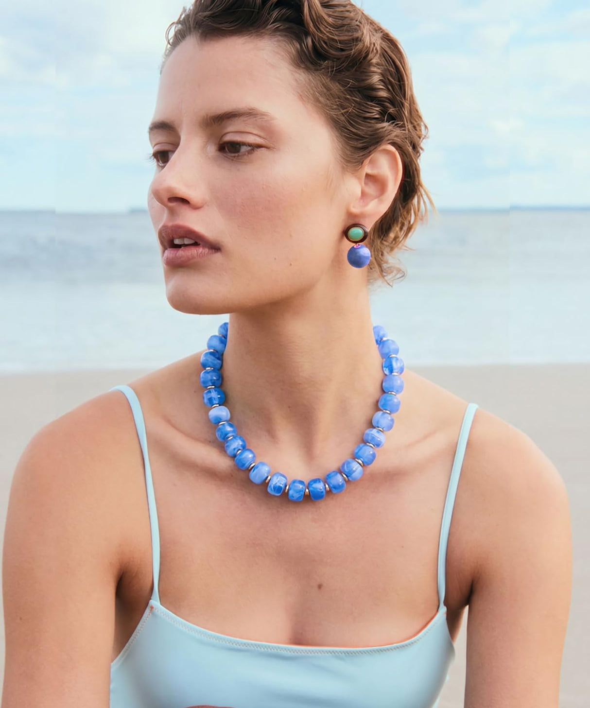 WOWORAMA Blue Beaded Necklaces for Women Light Blue Resin Beads Choker Necklace Statement Chunky Necklace Ocean Summer Vacation Jewelry