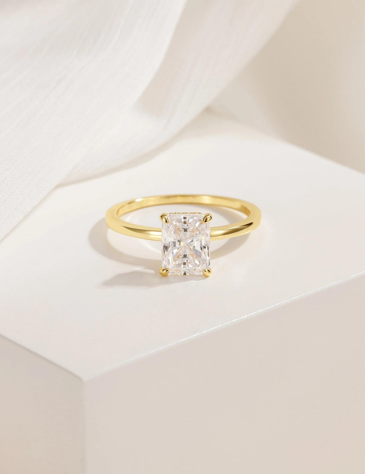 EAMTI 3CT Engagement Rings for Women Radiant Cut CZ Solitaire Promise Wedding Bands Travel Ring 14K Gold Plated Size 7