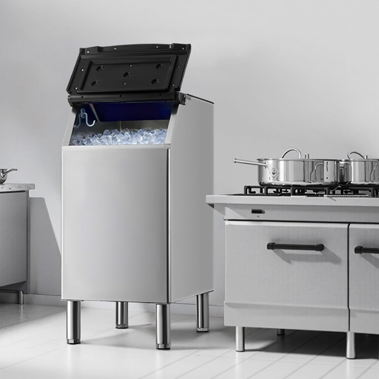 VEVOR Commercial Ice Maker Storage Bin, 300 LBS Capacity Ice-Bin, Stainless Steel Commercial Ice Storage Bin with Adjustable Anti-Slip Rubber Feet, Suitable for Restaurant Hotel and Beverage Shops