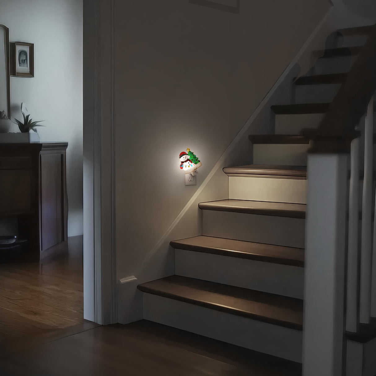 L LOHAS LED Christmas Night Lights Plug into Wall, 5000K Daylight, 360° Rotatable Christmas Tree & Snowman Nightlight, Night Light for Kids, Ideal for Christmas Home Decor, 1 Pack