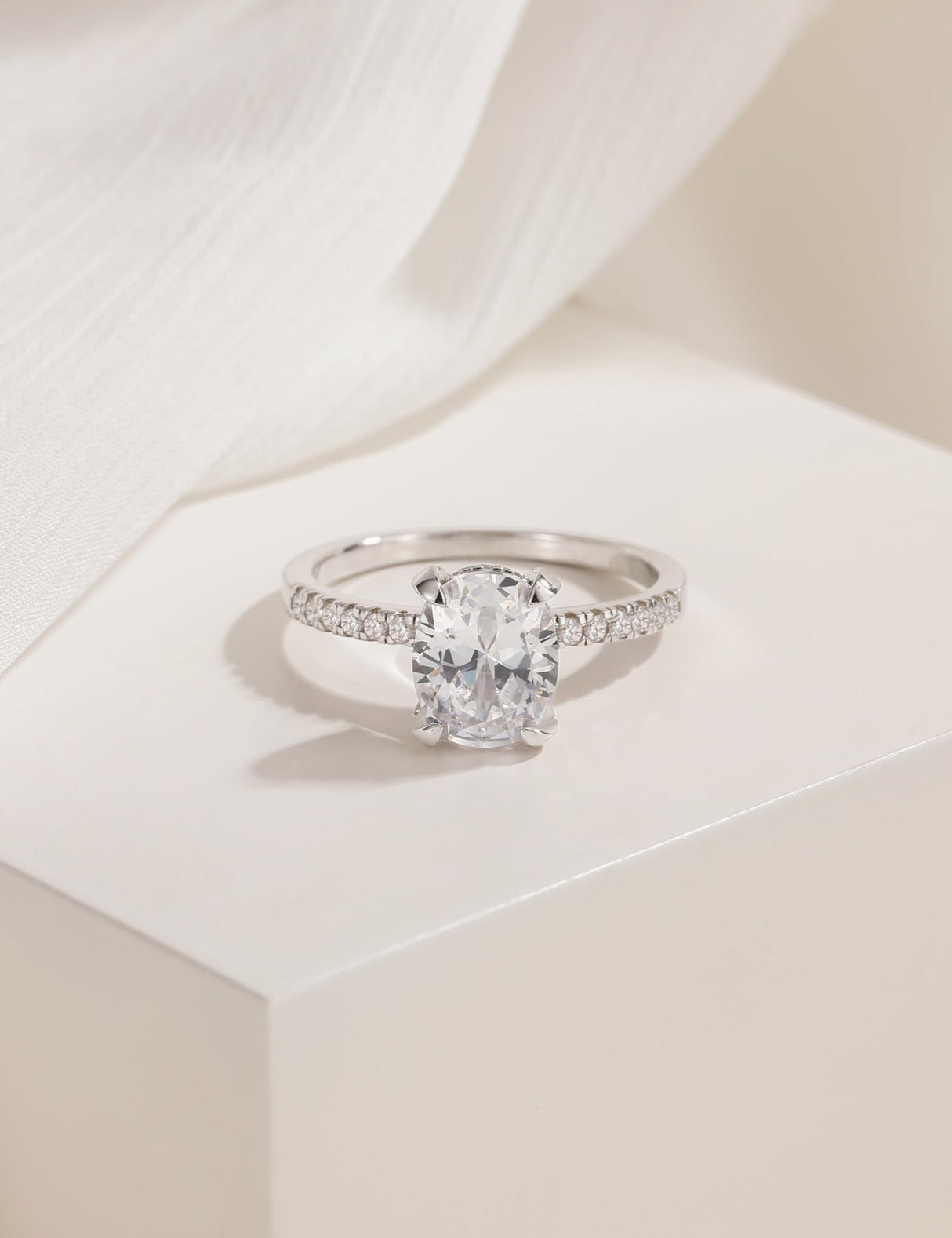 EAMTI 3CT Engagement Rings for Women Oval Cut Cubic Zirconia CZ Promise Rings for Her Wedding Bands Travel Silver Ring White Gold Plated Size 7