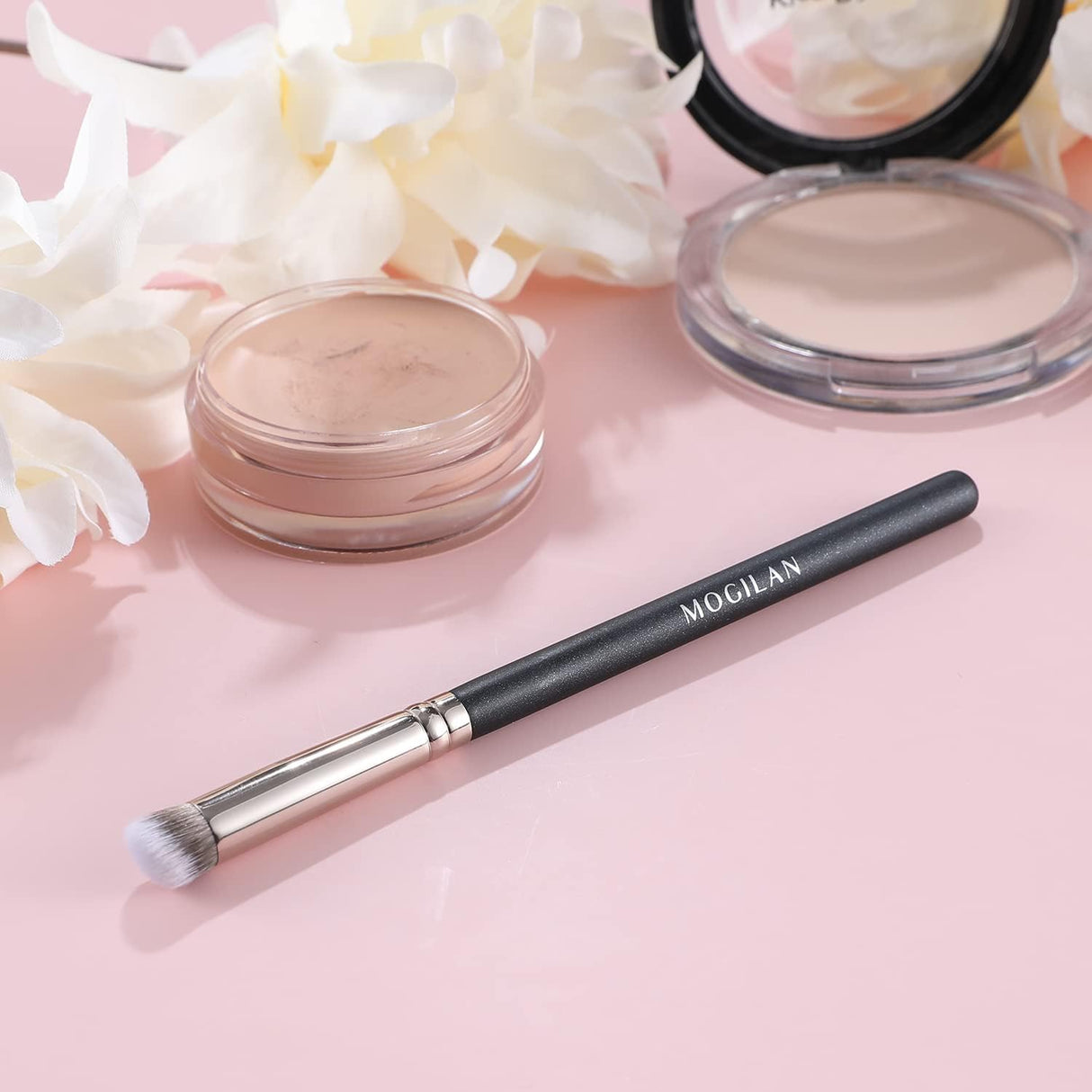 MOGILAN Angled Concealer Brush Under Eye, Mini Angled Contour Brush Synthetic Kabuki Brush for Concealing Blending Setting Buffing with Powder Liquid Cream Cosmetics Vegan Makeup Brushes (276)