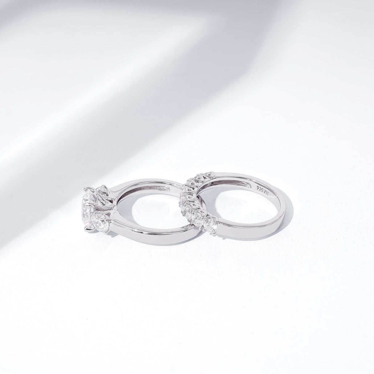 Amazon Essentials Sterling Silver Platinum Plated, Infinite Elements, Cubic Zirconia, Three Stone Ring with Matching Wedding Band, Size 7
