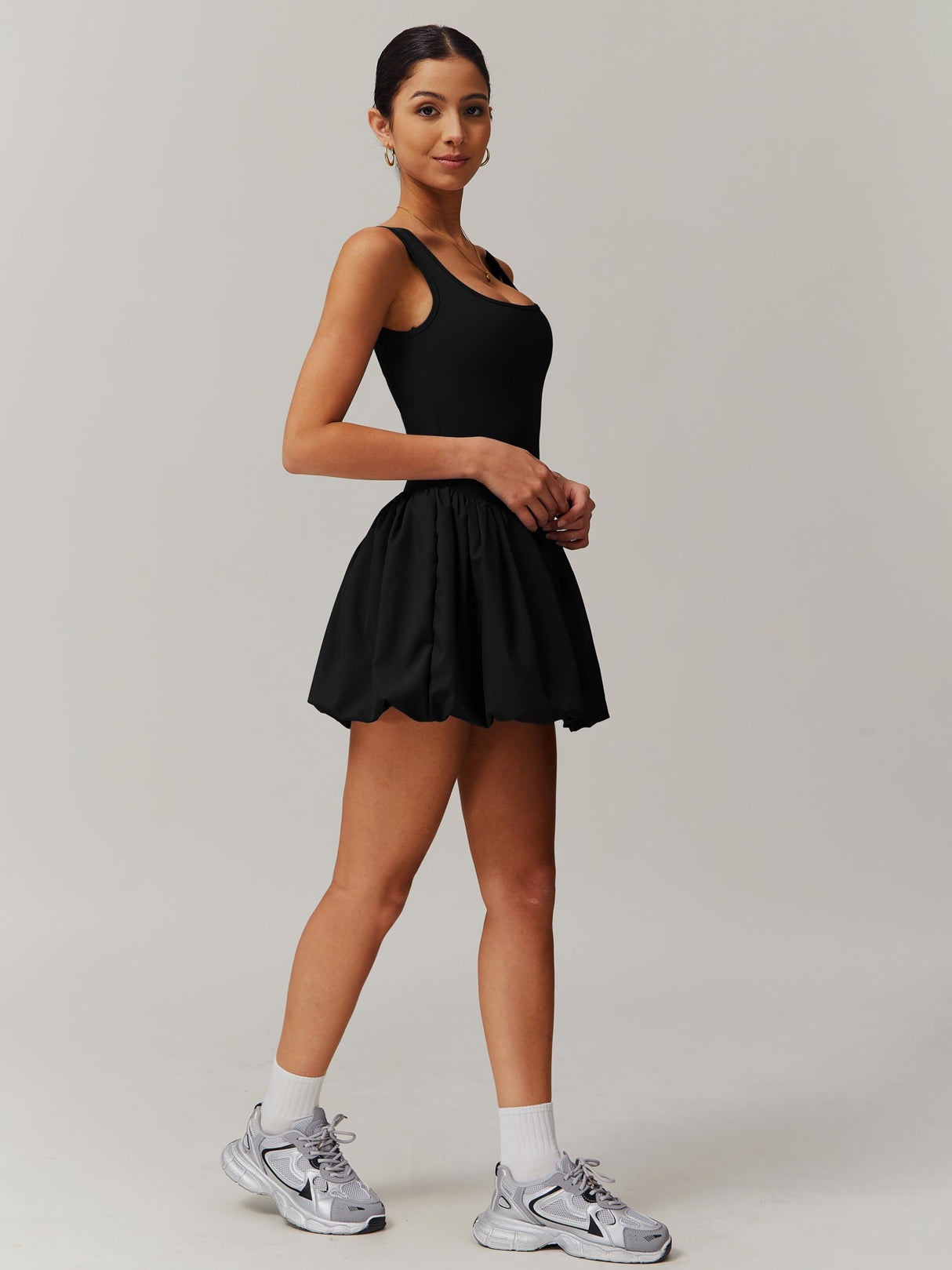 ABOCIW Woman's Black Tennis Dress Squre Neck Sleeveless Bubble Mini Dress Workout Athletic Dress Build in Shorts with Pockets Black Small