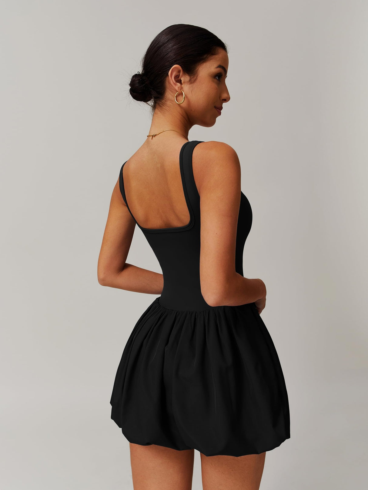 ABOCIW Woman's Black Tennis Dress Squre Neck Sleeveless Bubble Mini Dress Workout Athletic Dress Build in Shorts with Pockets Black Small