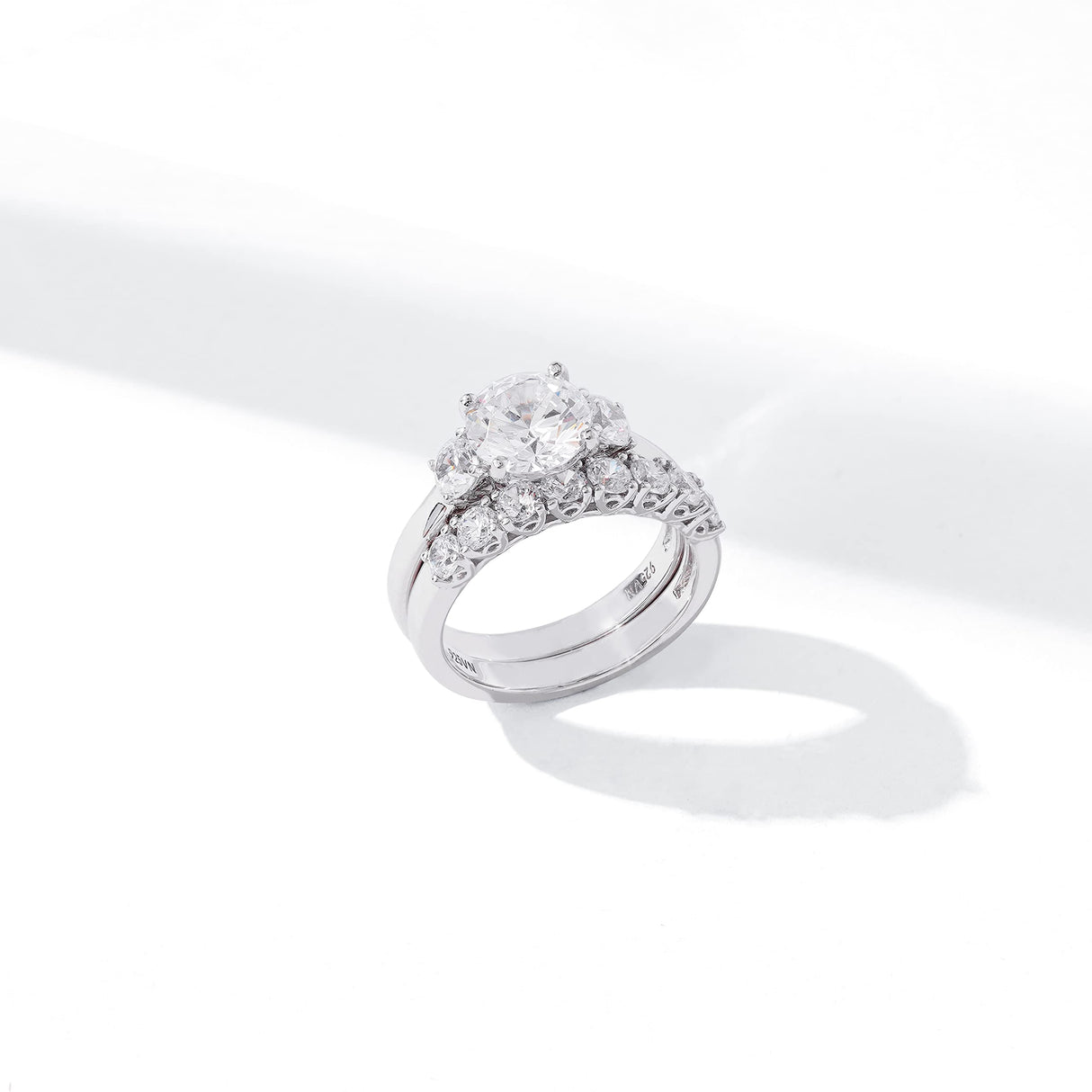 Amazon Essentials Sterling Silver Platinum Plated, Infinite Elements, Cubic Zirconia, Three Stone Ring with Matching Wedding Band, Size 7