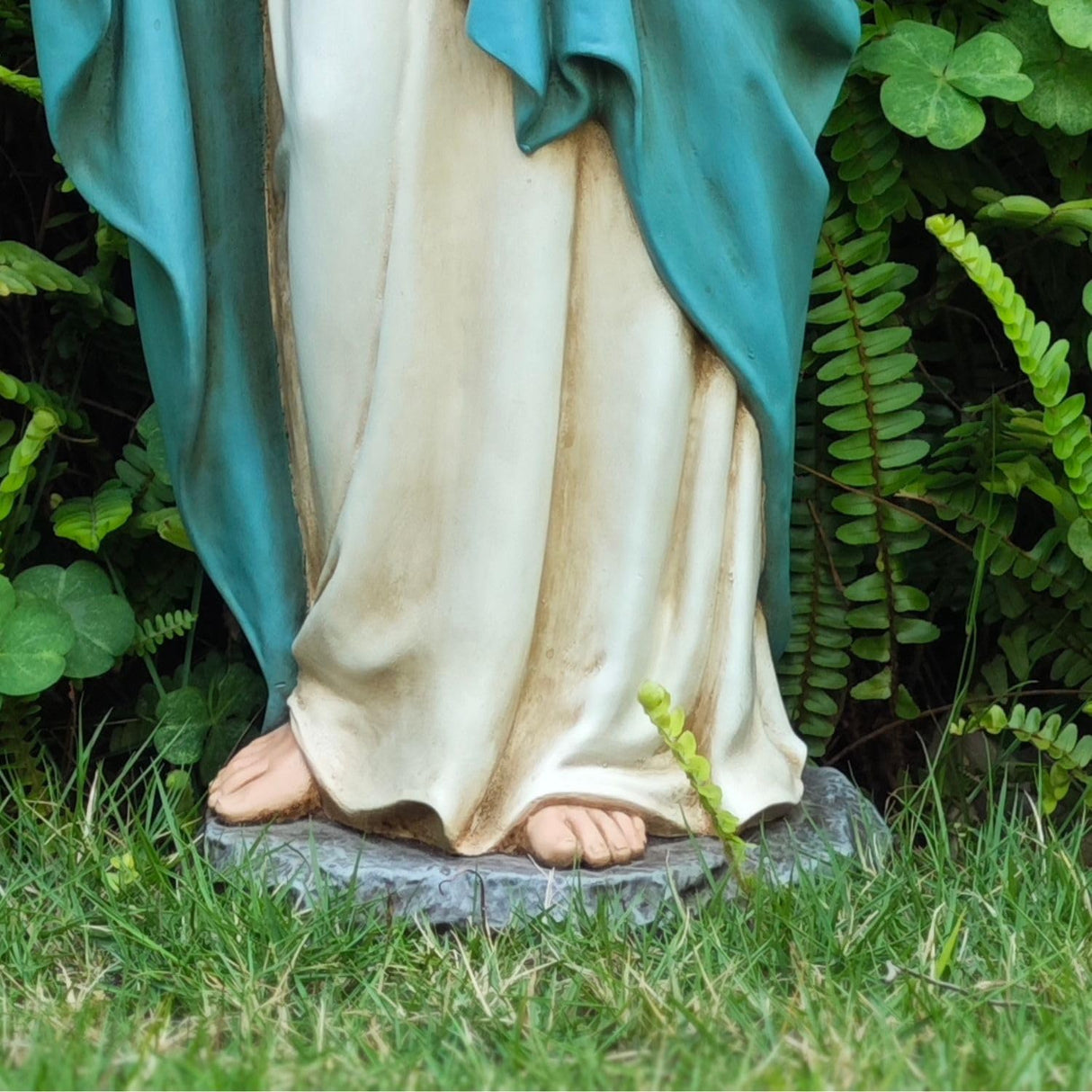 Grace4Joy Virgin Mary Garden Statue, 24 Inches Saint Mary Holding Lilies Outdoor Sculpture, Blessed Virgin Outdoor Statue for Home Yard Patio Lawn Hallway Decor