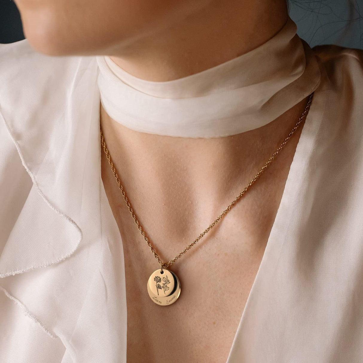 sufall Personalized Name Necklace with Birth Flower – Custom Engraved Jewelry for Women, Mom, Grandma | Christmas, Birthday, Mother’s Day Gift