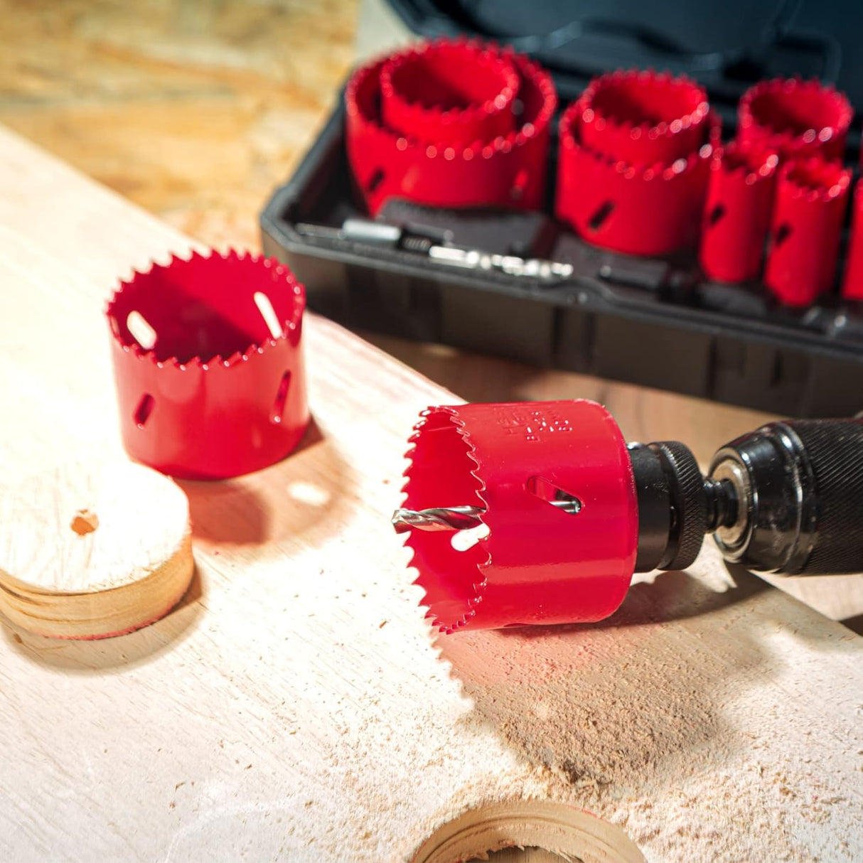 Bi-Metal Hole Saw Kit, HYCHIKA 17 Pcs High Speed Steel 3/4" to 2-1/2" Hole Saw Set in Case with Mandrels, Hole Saw Bit for Metal, Drilling PVC Board,and Plastic Plate