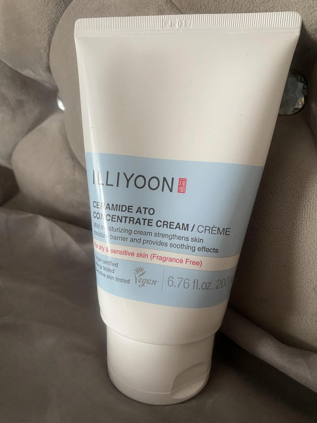 Illiyoon Ceramide Ato Concentrate Cream | Moisturizer for Dry & Sensitive Skin, 100hr Lasting Hydration, For Face & Body, Gentle for Infants, Moisture Barrier Repair, Vegan Certified, 6.76 fl.oz.