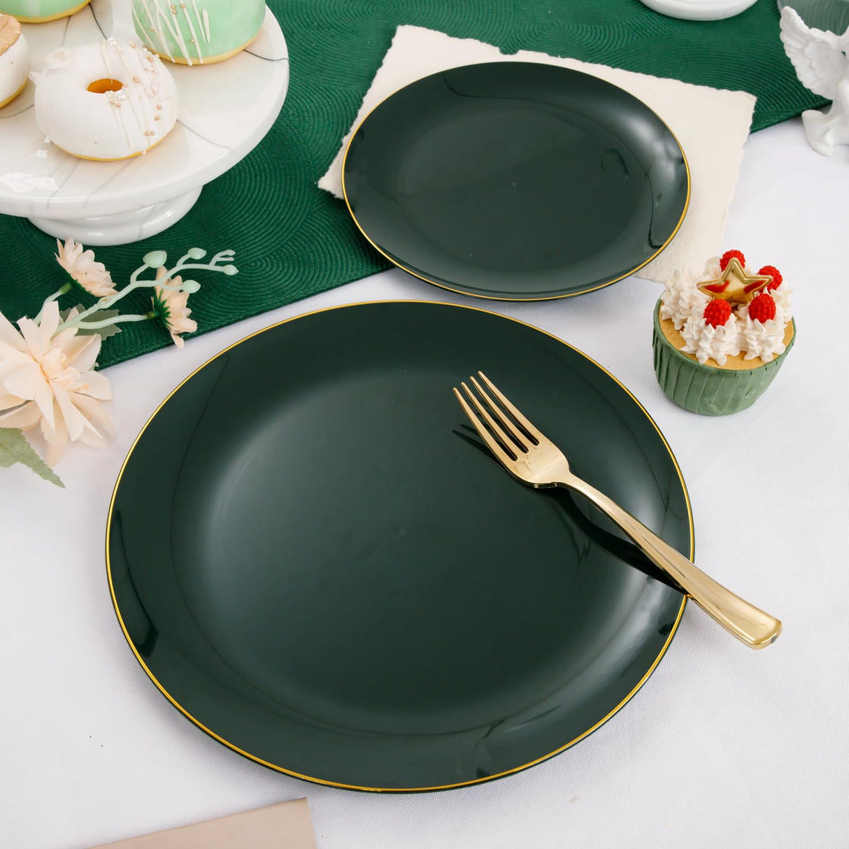 PULOTE 100PCS Green Plastic Plates - Green Disposable Plates With Gold Rim - Include 50 Pieces Dinner 10.25inch,50 Pieces Dessert 7.5inch for Party&Christmas