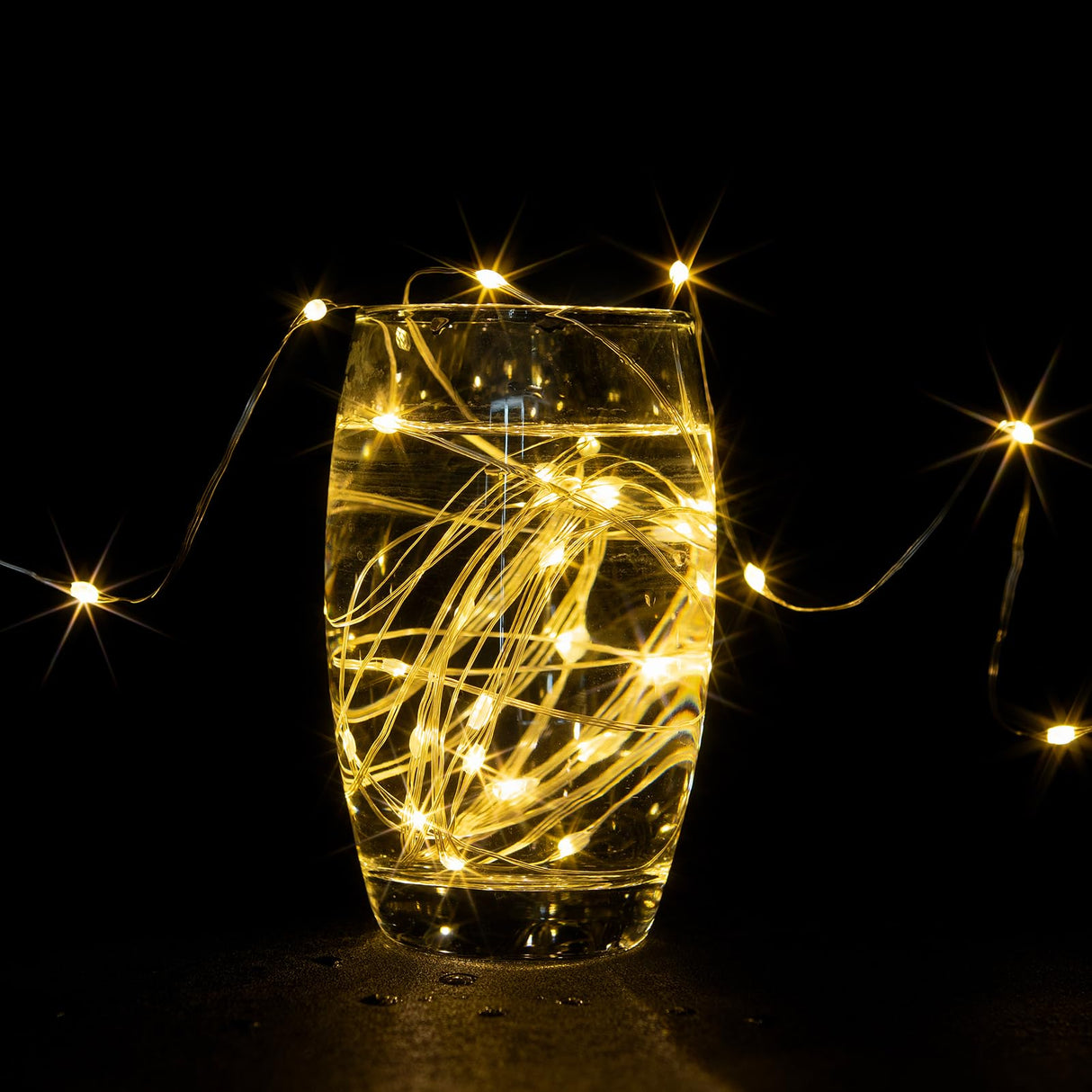 ZELUXDOT Fairy Lights Plug in,200FT 600LEDs Waterproof Led String Lights,8 Modes Remote Twinkle Light for Outdoor Indoor Christmas Wedding Birthday Garden Party Decorations,Silver Wire,Warm White