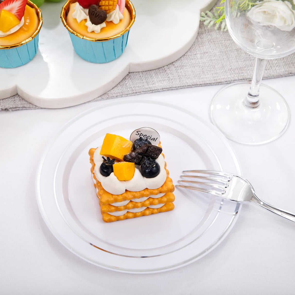 bUCLA 300PCS Silver Disposable Plastic Dinnerware Set - 50 Guests White Silver Disposable Plates Include 50 Dinner Plates,50 Dessert Plates,50 Knives,50 Forks,50 Spoons,50 Cups for Party & Christmas