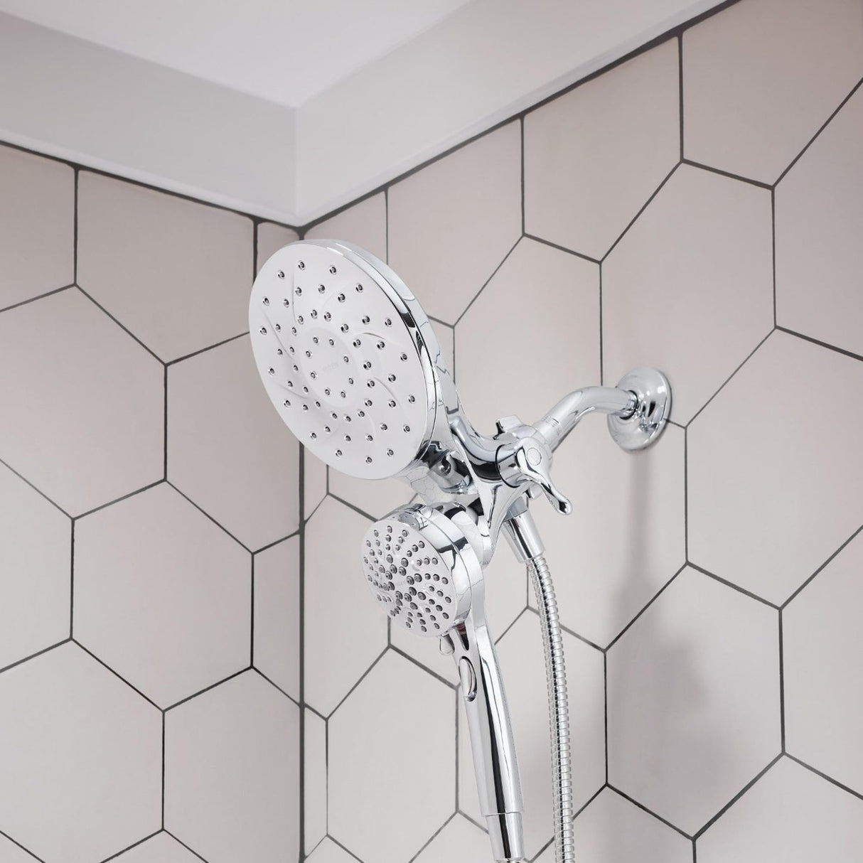 Moen Engage Chrome Magnetix 2-in-1 Combo Rain Showerhead with Detachable Handheld Shower Spray, Featuring Magnetic Docking System, 26009