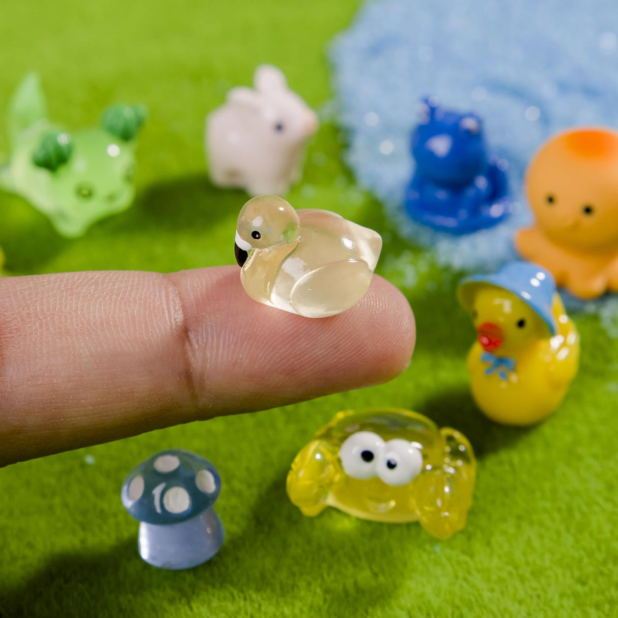 Faunamancy 200 Pcs Mini Resin Animals Figurines Bulk,200 Styles Tiny Animals Variety Pack for Fairy Garden Landscape,Hide Crafts Decor