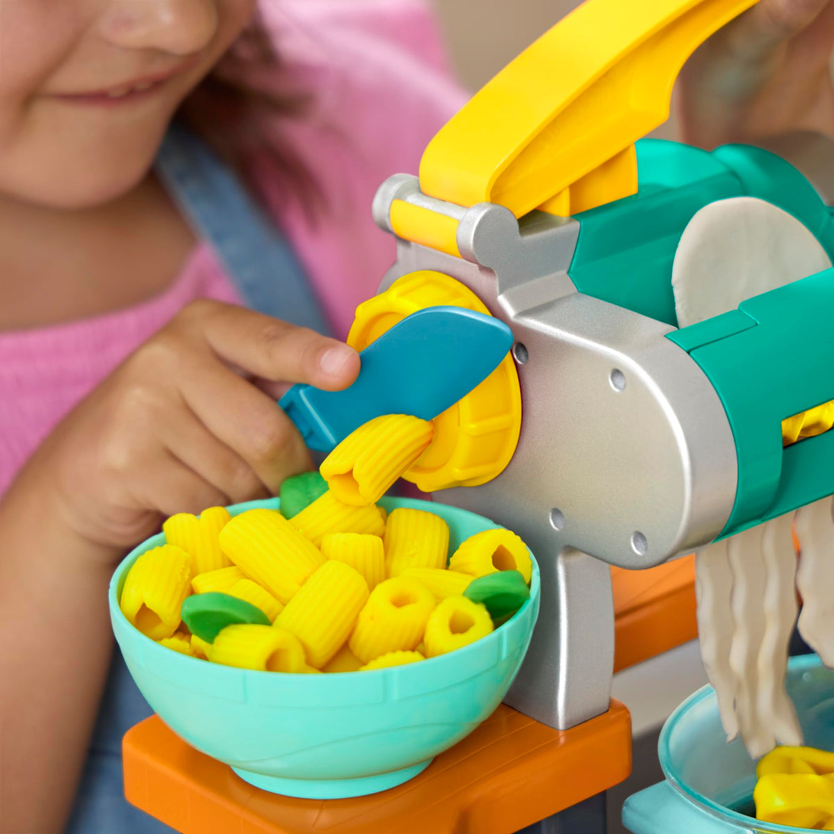 Play-Doh Super Sizzlin' Kitchen Playset, Realistic Cooking Toy Sounds, 25+ Play Foods to Create, Kids Arts & Crafts 3+