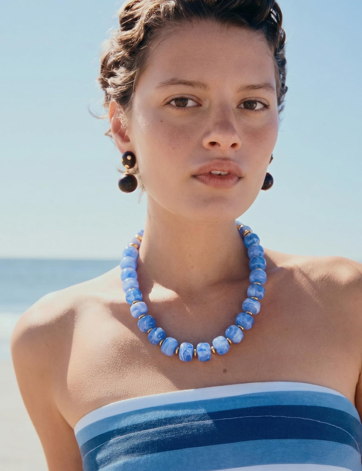 WOWORAMA Blue Beaded Necklaces for Women Light Blue Resin Beads Choker Necklace Statement Chunky Necklace Ocean Summer Vacation Jewelry