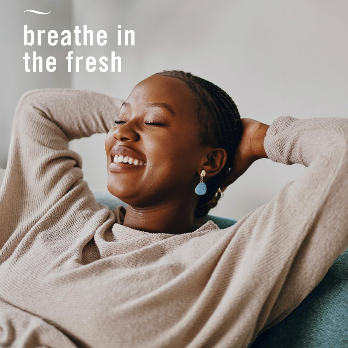 Febreze Plug In Air Freshener, Odor-Fighting Scented Oil Starter Kit, Air Fresheners for Home and Bathroom and Kitchen, Long Lasting for Strong Odors, Gain Original Scent, Warmer + 4 Refill