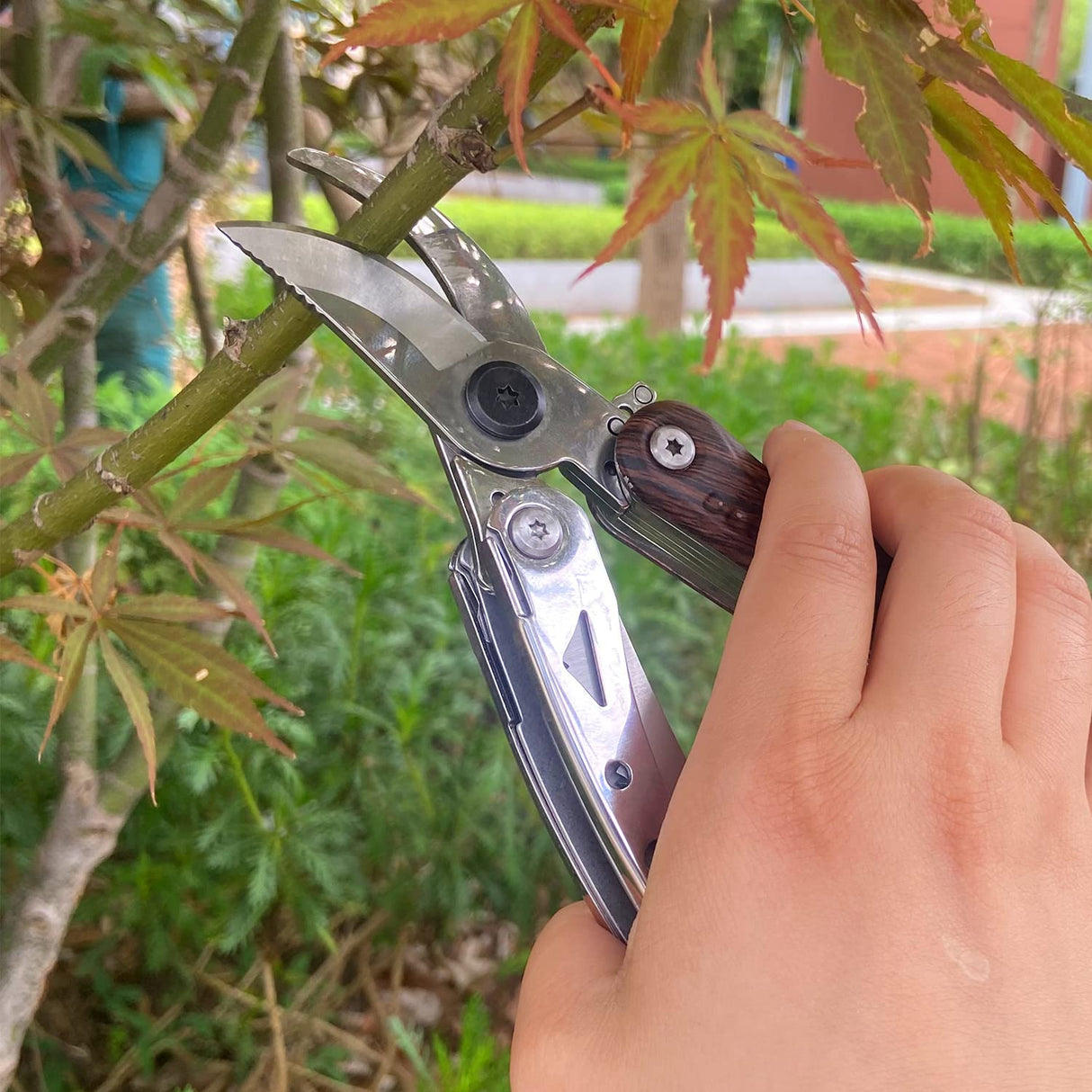 IGRARK Pruning Shears, 7 in 1 Garden Pruners, Multitools Folding Gardening Shears, 8" Professional Garden Scissors, Garden Clippers, Garden Shears Pruning, Pruning Scissors