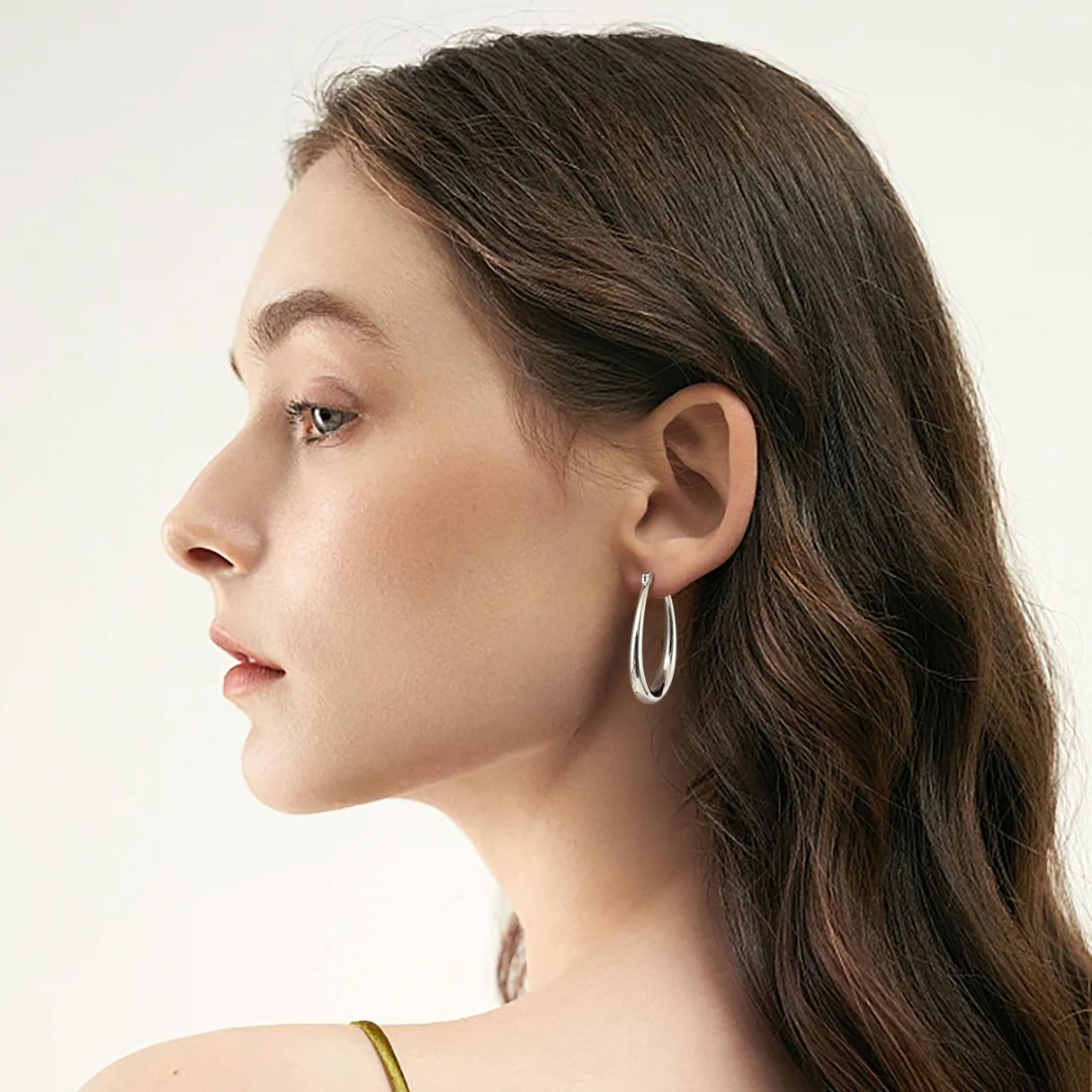 Gacimy Silver Chunky Hoop Earrings for Women, 14K White Gold Plated Oval Hoop Medium Silver Earrings with 925 Sterling Silver Post