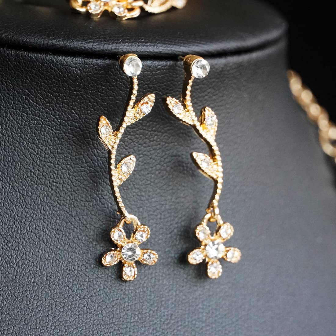 Hapibuy Crystal Necklace Earrings Bracelet Bridal Wedding Jewelry Set Rhinestone Choker Necklace For Women Brides Gold Color