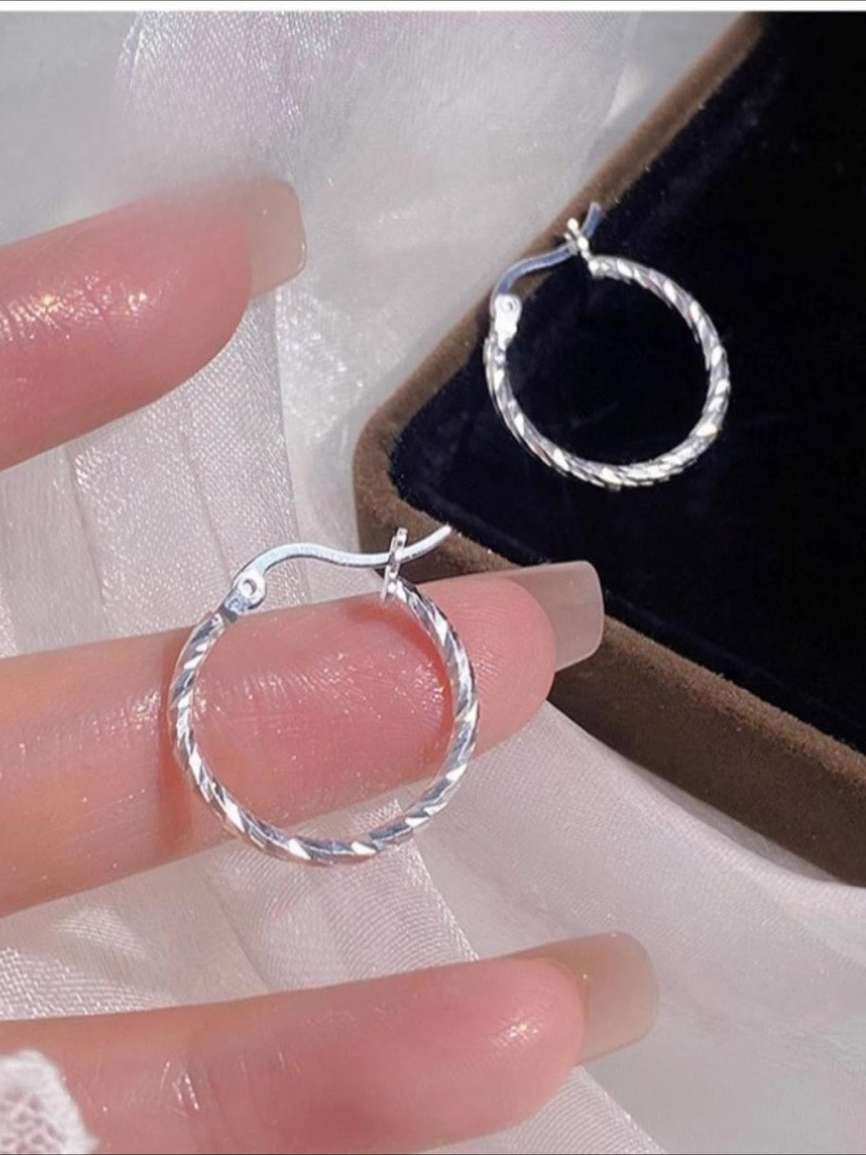 S925 Sterling Silver Minimalist Geometric Twist Circle Hoop Earrings - Durable, Hypoallergenic, and Nickel-Free Jewelry (silver, 20mm)