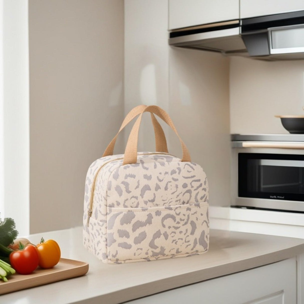 Arae Insulated Lunch Bag, 9 x 5.5 x 8 inches, Leopard Print, Waterproof Cooler Tote with Front Pocket (Beige)