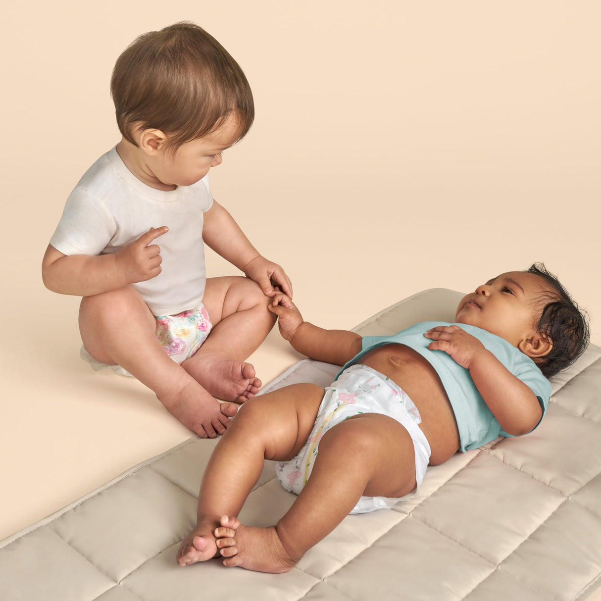 The Honest Company Clean Conscious Diapers for Sensitive Skin | Hypoallergenic, Fragrance Free | Gender Neutral Prints | Super Club Box, Size 3 (16-28 lbs), 120 Count (Prints May Temporarily Vary)