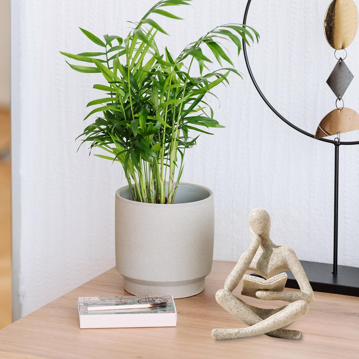 UTTCMK Bookshelf Decor Thinker Statue - Abstract Art Reading Thinker Sculpture Figurine Aesthetic, Modern Home Decoration for Living Room Office Shelves Coffee Table Desk Decor(Beige)
