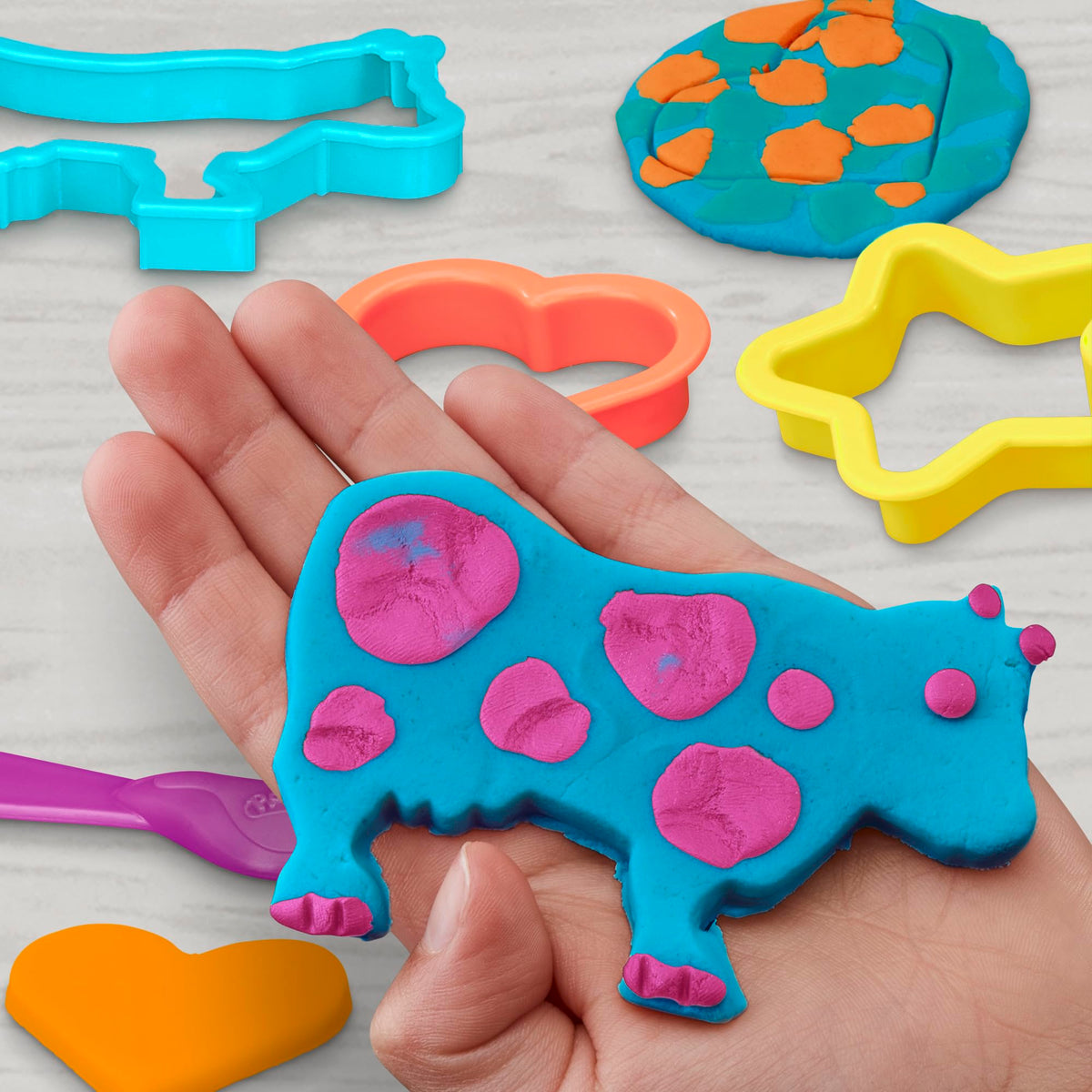Play-Doh Fun Tub Set, 19 Accessories & Reusable Storage Container, Preschool Toys, Kids Arts & Crafts, Back to School Gifts, Ages 3+ (Amazon Exclusive)