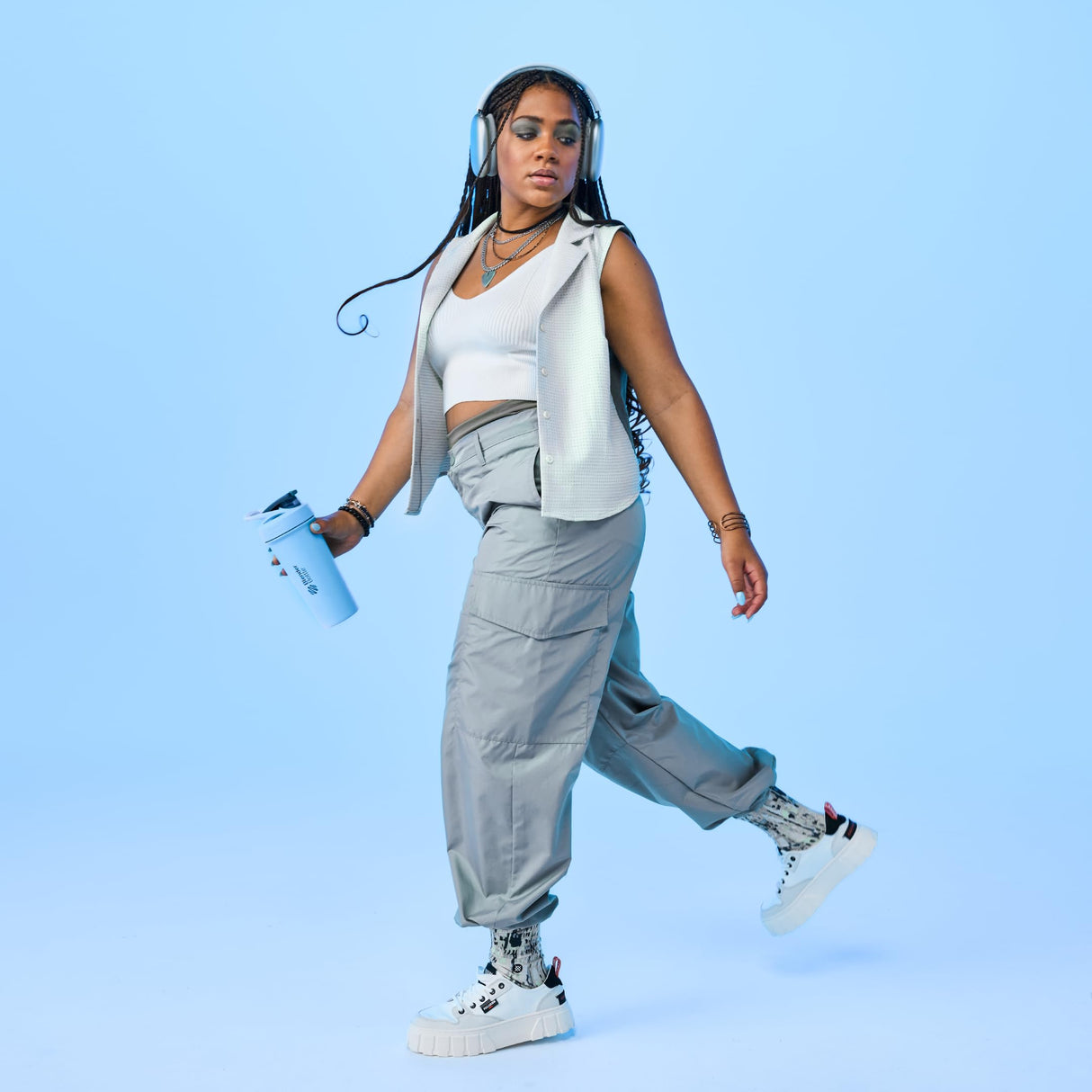 BlenderBottle Sport Sleek Insulated Stainless Steel Shaker Bottle with Wire Whisk, 25-Ounce, Dusty Blue – Protein Shakes & Hydration for Athletes & Fitness Enthusiasts, Easy Mixing, Slim Easy to Hold, Keeps Drinks Cold, Lockable Lid