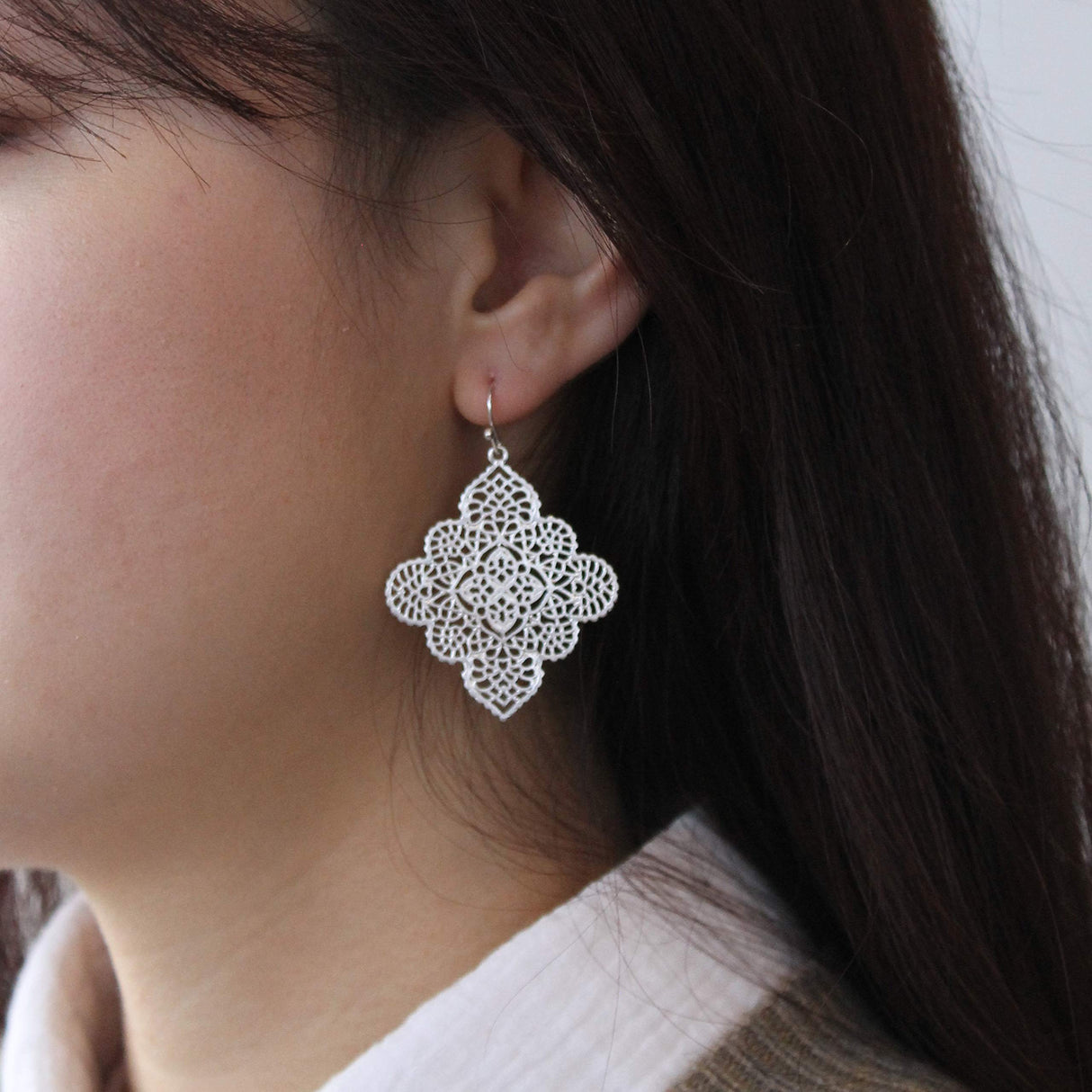 POMINA Floral Celtic Filigree Gold Tone Dangle Drop Earring Boho Fashion Geometirc Filigree Earrings for Women