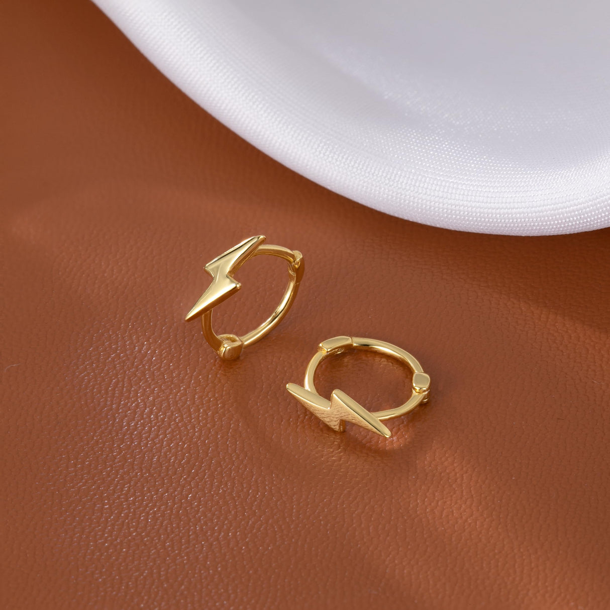 Reffeer Solid 925 Sterling Silver Lightning Bolt Hoop Earrings for Women Teen Girls Lightning Hoop Earrings Cartilage Huggie Earrings (B-18K Gold)