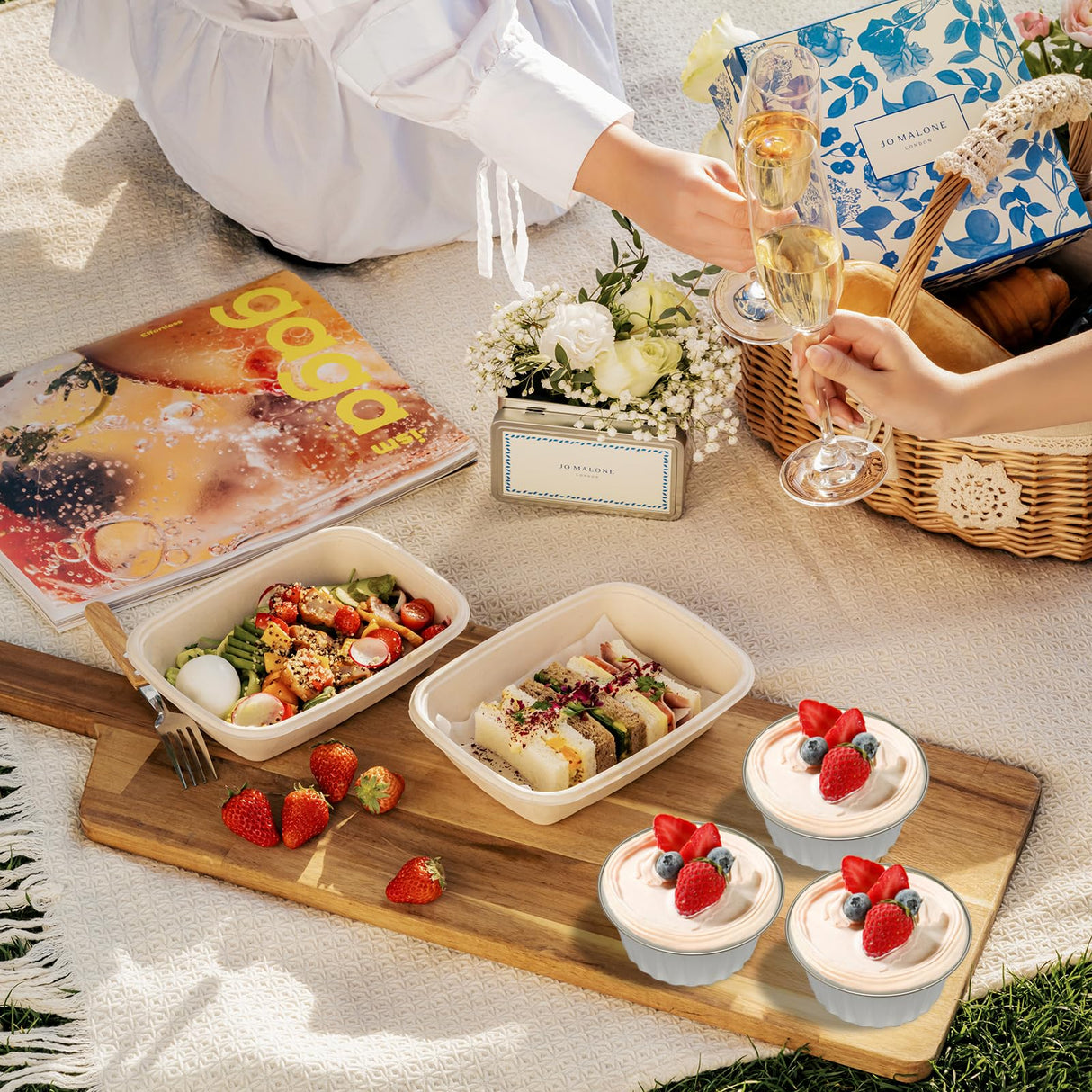 100 Pcs Aluminum Foil Baking Cups with Lids, 5oz Cupcake Liners Dessert Cups,Disposable Ramekins Mini Cake Containers Tin Mini Muffin Liners for Wedding Christmas Party(Silver)