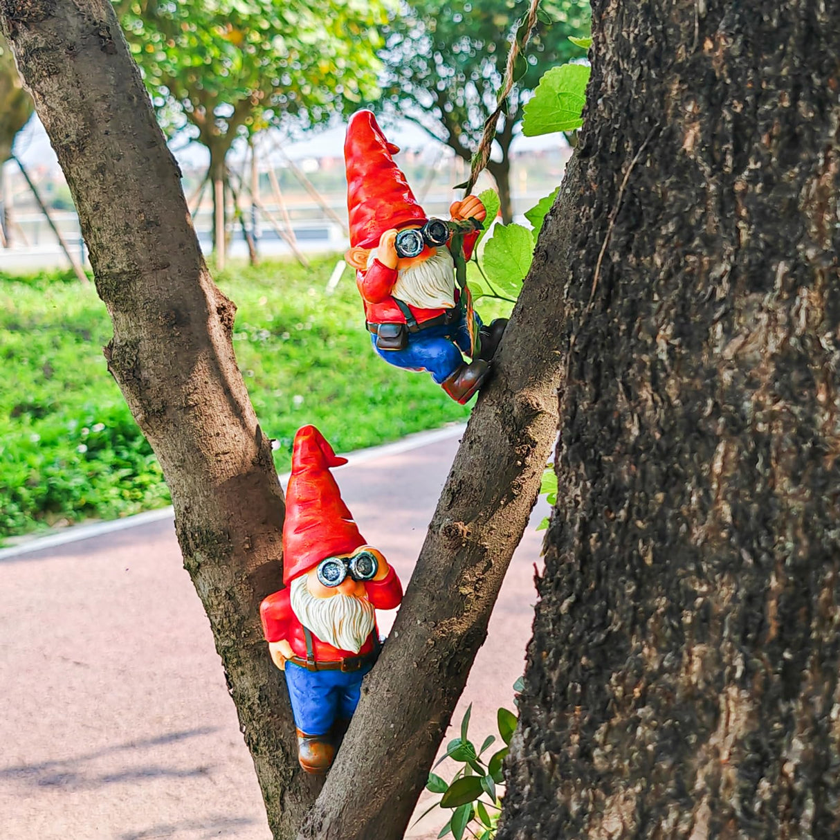 WONDHOME Hanging Gnome Garden Statue Funny Climbing Gnomes with Telescope Tree Hugger for Outdoor Lawn Home Patio Yard Art Decoration Christmas Birthday Gifts for Mom Women