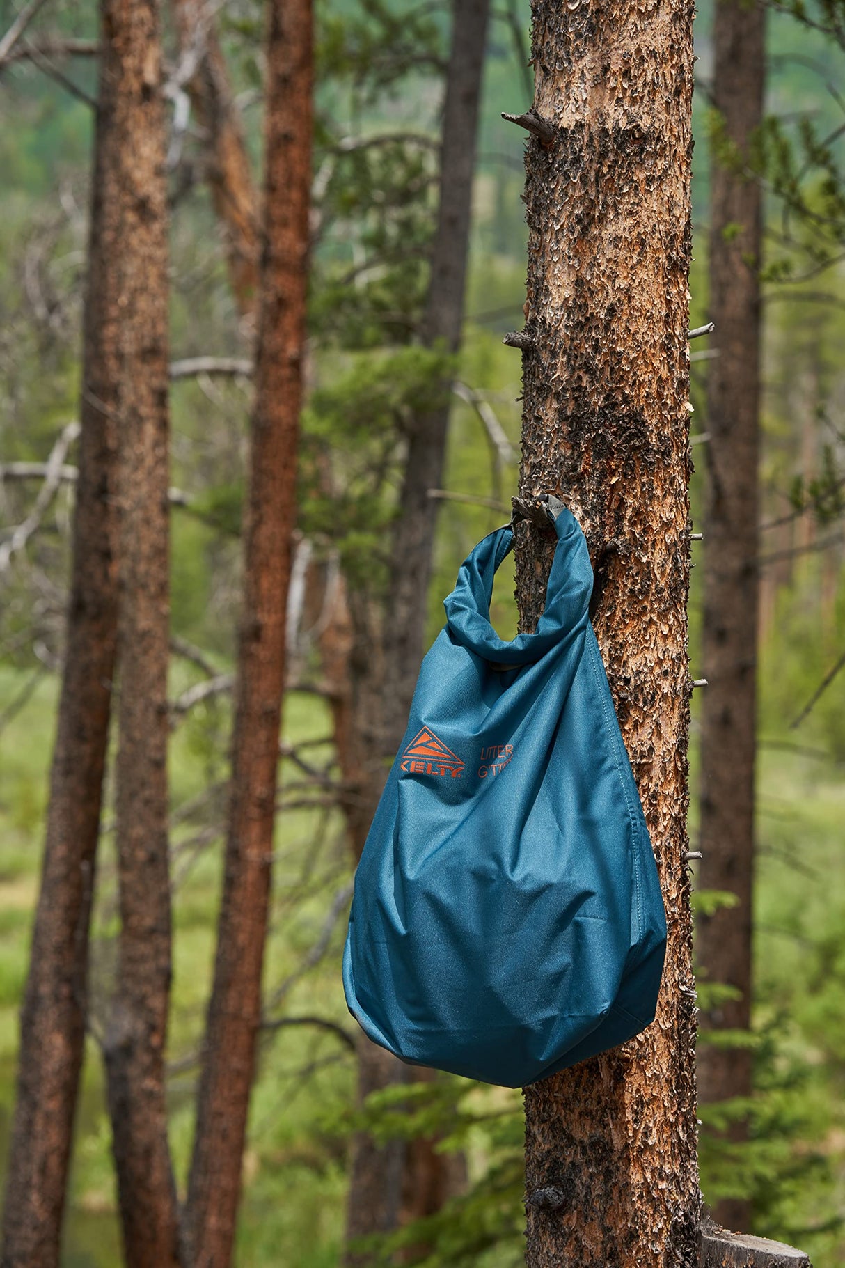 Kelty Litter G’tter Reusable Heavy Duty Garbage Bag and Carry Sack for Firewood, Cans, and Campsite Trash – Puncture + Water Resistant Fabric, Roll Top, 30L Capacity (Winter Moss)