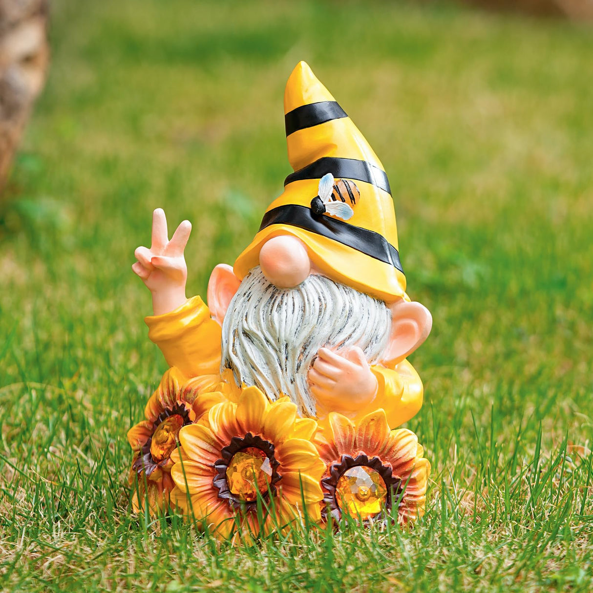 Joint Honglin Solar Garden Gnome Statue with Crystal Sunflower Lights - Outdoor Bee Gnome Figurine with Glowing Bee, Waterproof Resin Yard Art Decor for Patio, Lawn, Porch, Summer Gardening Gift