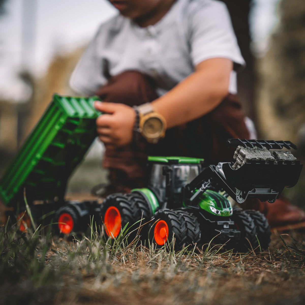 Uarzt Remote Control Tractor Toy with Trailer | Metal Front & Front Loader Farm Vehicle Set with Lights & 8-Wheel Design, RC Tractor Truck for Boys Ages 3-9, Fun Farm Toy Gift for Kids