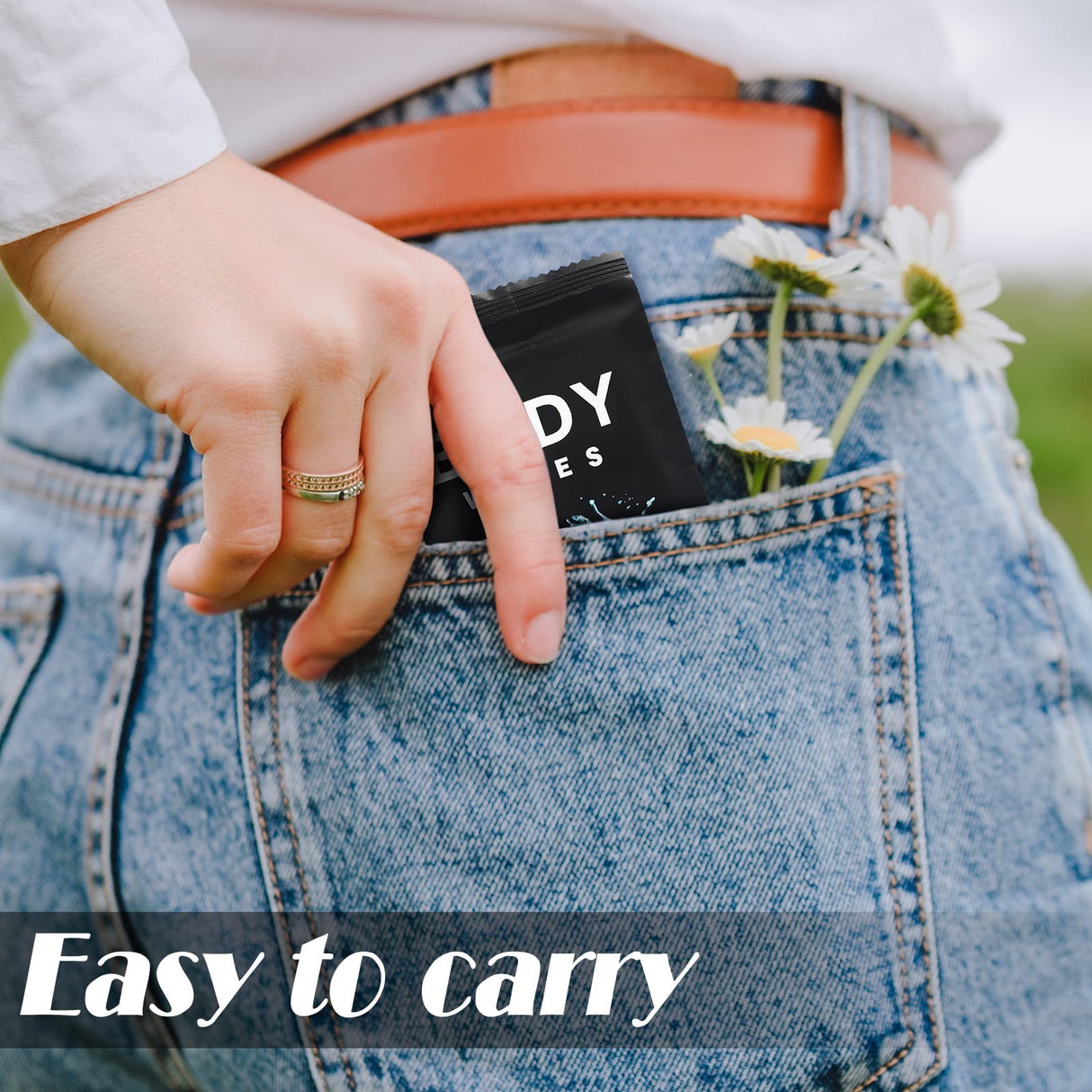 Treela 300 Pcs Bulk Large Body Wipes Individually Wrapped Big Bath Wipes for Adults Bathing No Rinse Shower Bulk Deodorant for Homeless Hygiene Personal Cleansing for Travel Gym(7.09" X 9.84",Black)