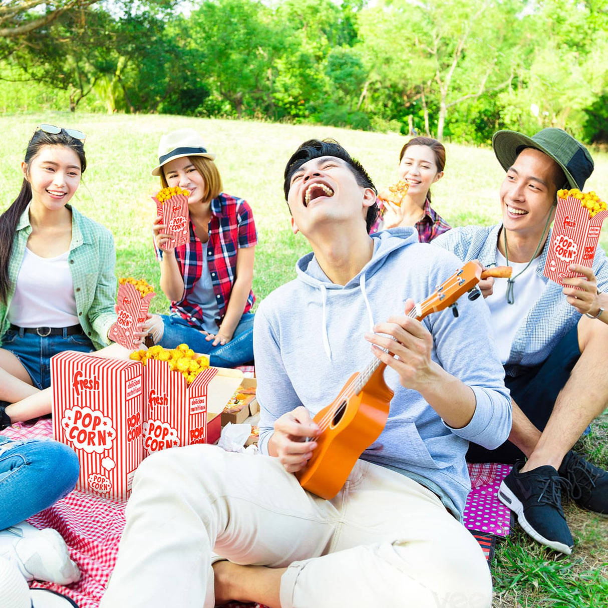 Dualshine 200 Pack Popcorn Boxes,1.25 oz Paper Popcorn Containers,Red and White Striped Close-Top Cardboard Pop Corners Bags Individual Servings for Theater Night Movie,Party,Christmas