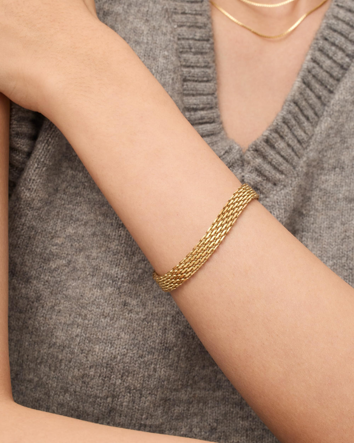PAVOI 14K Yellow Gold Plated Chunky Chain Adjustable Bracelet for Women | Stainless Steel Lightweight Weave Link Chain Bracelet | 7 Inches + 1.5 Inch Extender