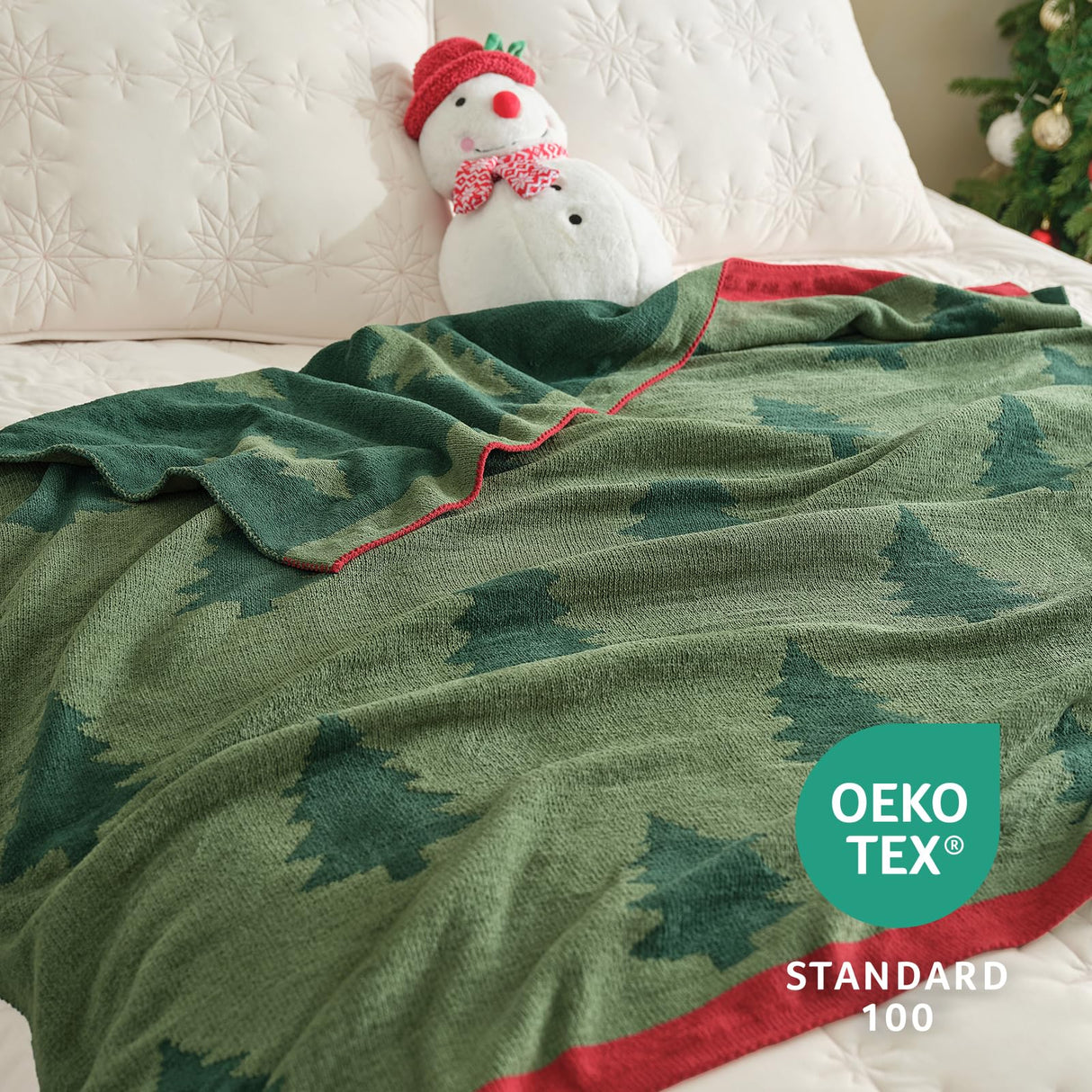 Amélie Home Christmas Knit Throw for Couch, Reversible Soft Cozy Chenille Blanket for Home Decor Gift for Family, 50" x 60", Green Christmas Tree