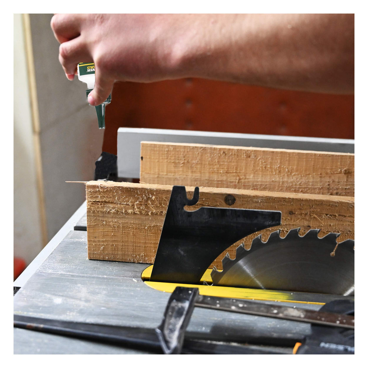 Everbuild Mitre Fast Two Part Instant Bonding Kit, 50g Adhesive & 200ml Activator - Ideal for All Cornice and Profile Mitres, Trims & Picture Frames