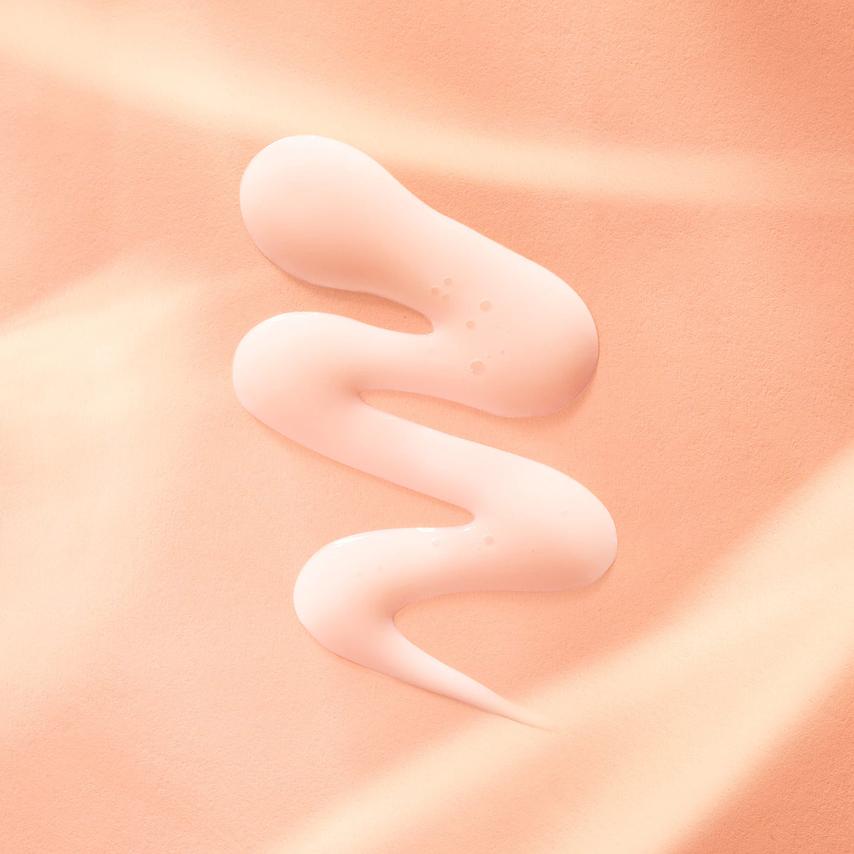 JLO BEAUTY That JLo Glow Serum | Skin Care that Tightens, Brightens and Hydrates, Made with Niacinamide and Squalane | 1 Oz