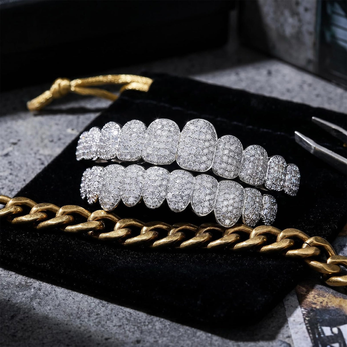 Men and women Adjustable Gold and Silver Grillz - Hip Hop Bling Tooth Covers with Cubic Zirconia - Detachable Fashion Dental Jewelry for Men (Silver)