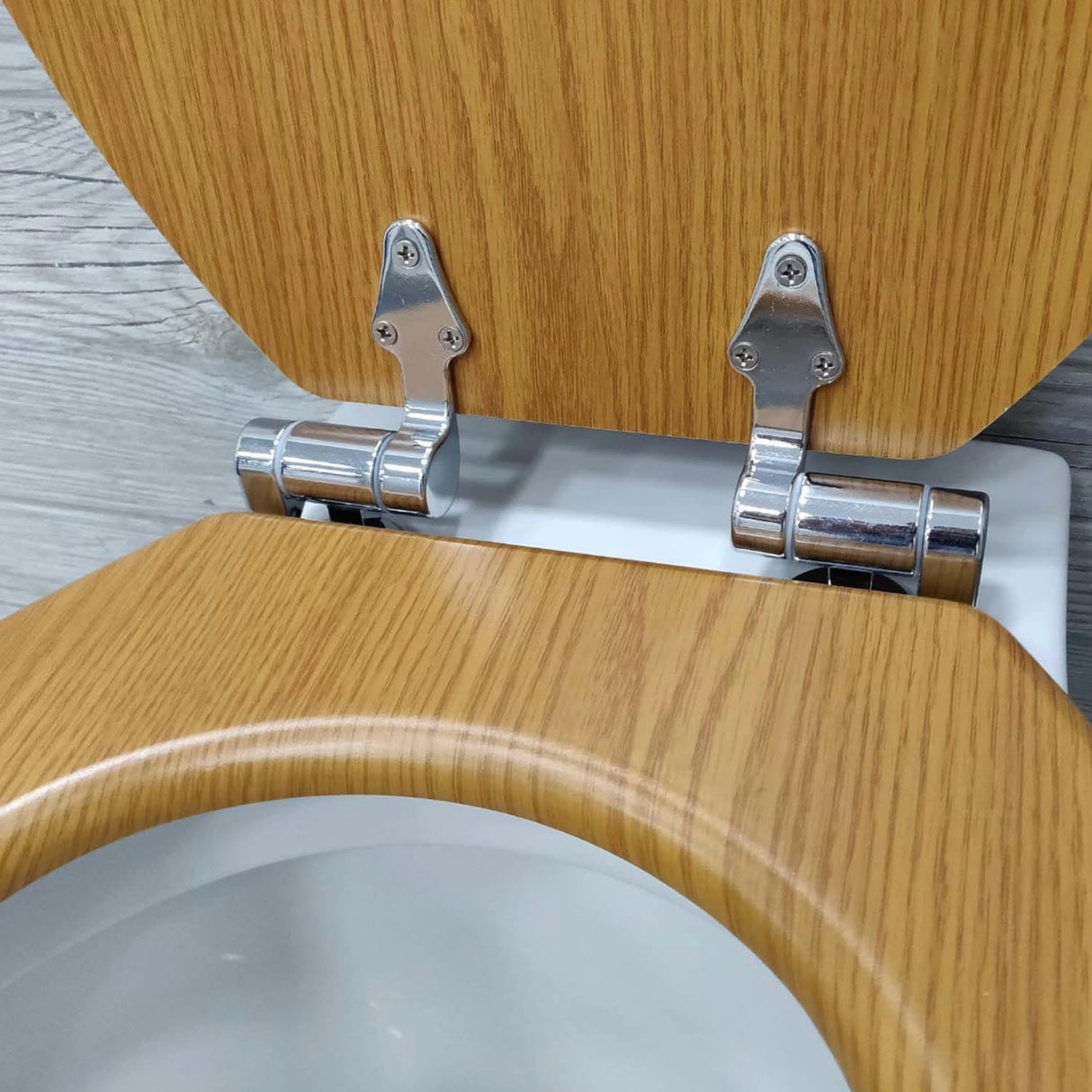 Cambridge Oak Toilet Seat | Wood Oak Effect | Traditional Style | Soft Close Hinges | Universal Size | Bathroom Toilet Seats